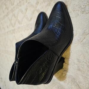 Vince Camuto Jorgetta Ankle Bootie Black Croc Leather Size 9M NWOT